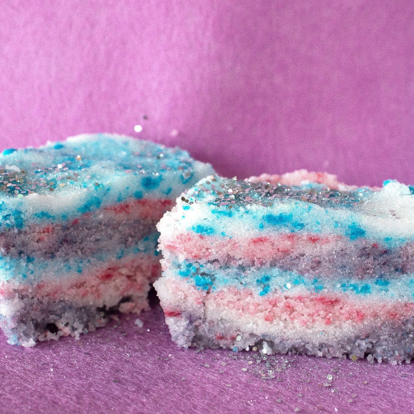 strawberry / blueberries bath bomb ilookmystyle